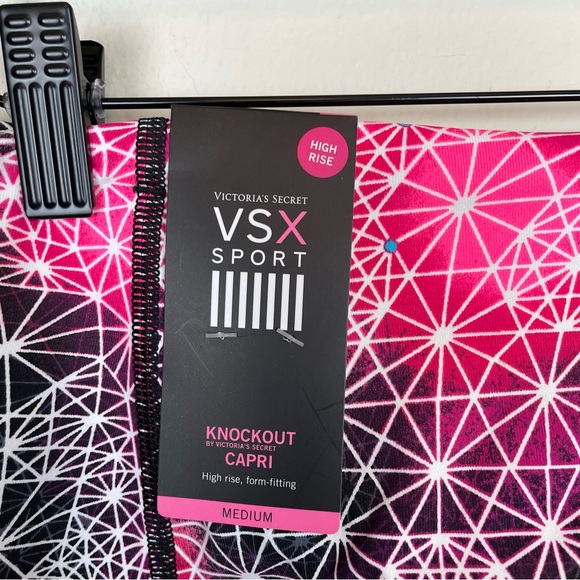 Victoria's Secret NWT Knockout Capri High Rise For-Fitting Leggings Size Medium - Picture 2 of 4